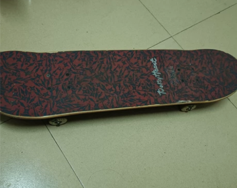 dbh的滑板 因为懒没用几次一直在宿舍吃灰...