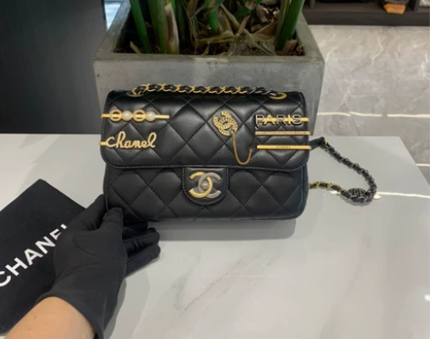 ?全新闲置正品香奈儿chanel限定徽章c...