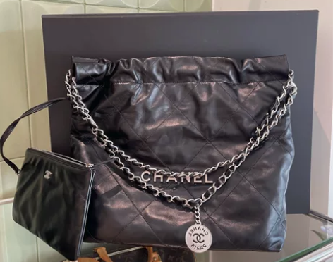 Chanel/香奈儿 22Bag黑银小号垃...