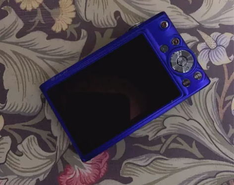 卡西欧z100 成色好 千万像素 侧边小磕...