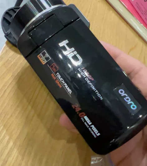 手持dv为如图全高清的没有电池需要自己购买...
