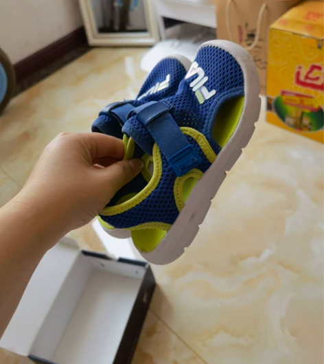 斐乐凉鞋，内长17.5cm，八九成新，包邮...