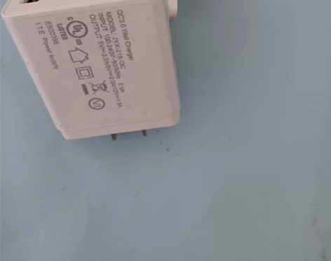 闲置一批有瑕疵的18K快充充电头，但不影响...