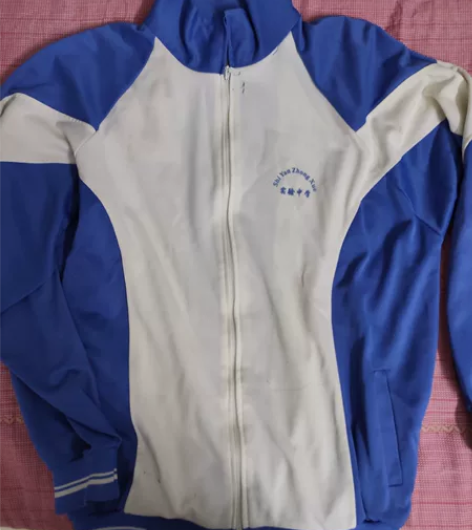 三亚实验中学老校服外套,三亚同城自取。 感...