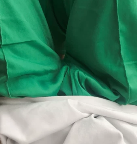 绿色丝滑校服，超薄丝滑柔软，上学那会的校服...