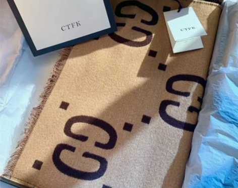 ?大牌围巾羊绒女冬季新款百搭格纹棕色高级感...