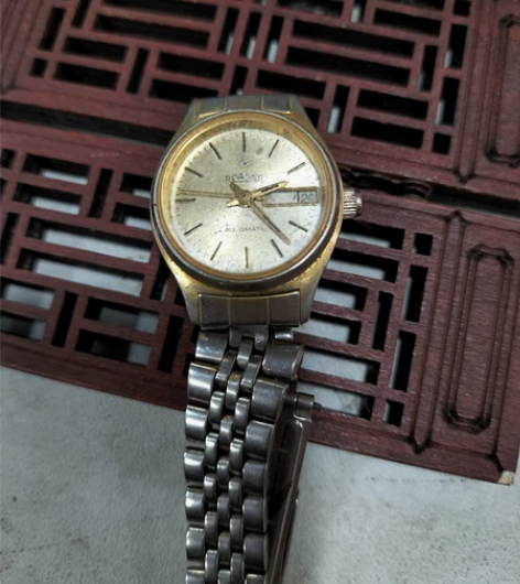 老牌罗马女装手表，要修才能行走， 感兴趣的...