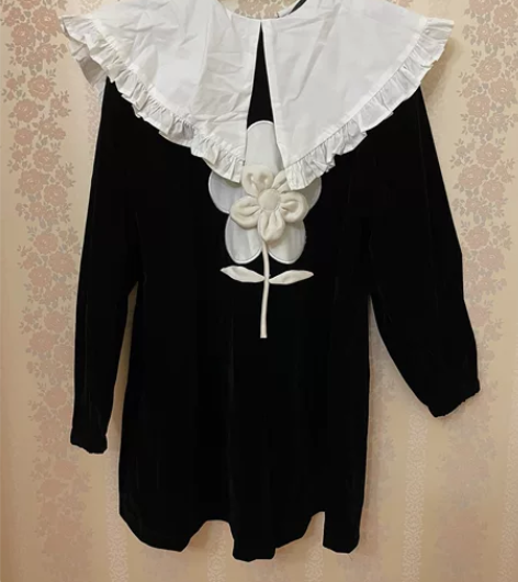荷叶领丝绒连衣裙，立体花朵，面料挺厚实的，...