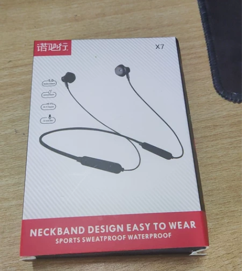诺必行挂脖式耳机 买来没用过全新，功能完好...