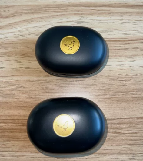 小鸟耳机airse黑金充电盒 有使用痕迹,...