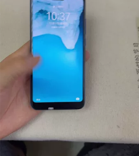荣耀10内存6?128全网通，整体成色9成...