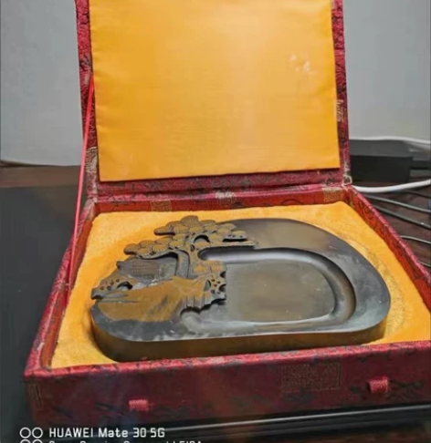 本人收藏的砚台 迎客松歙砚  老坑原石金星...