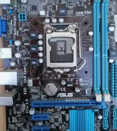 H61台式机华硕电脑主板有10多片，打包的...