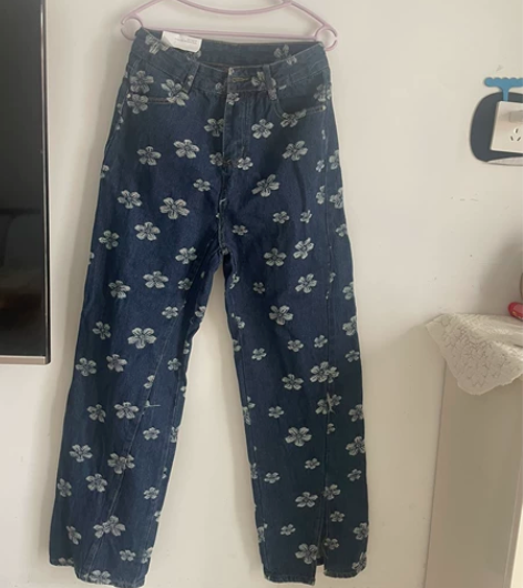 全新带吊牌L码数 复古花朵裤子 感兴趣的...