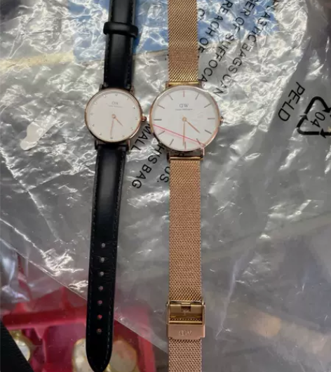 DW女士手表二个 黑色200多金色200多...