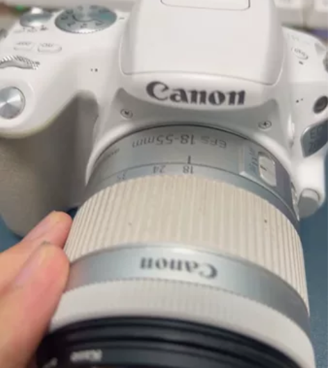 佳能单反照相机,轻微使用痕迹,性能完好,买...