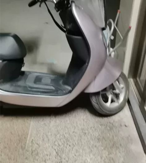 台铃电动车一台，符合国标的，不需要上牌。之...