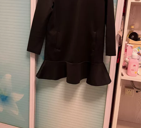 荷叶边裙摆女裙，面料舒服不起球，穿过一次，...