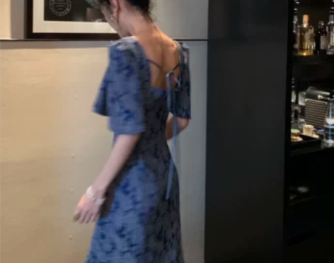 viss金 方领法式复古碎花连衣裙女修身气...