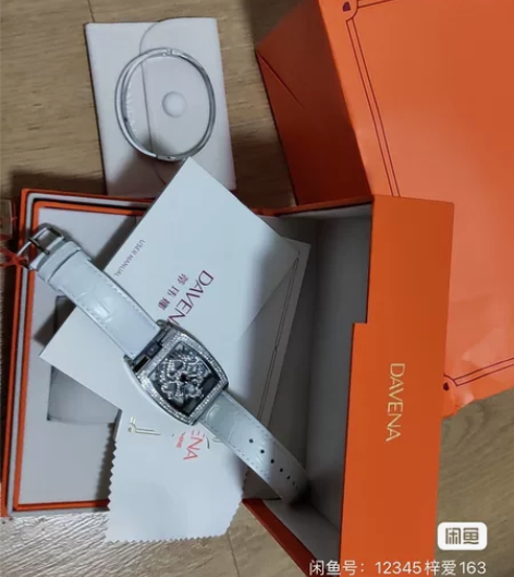 davena扑克手表 全新未使用 别人送的...