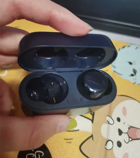 出唐麦w10右耳一只以及耳机仓，今天突然发...