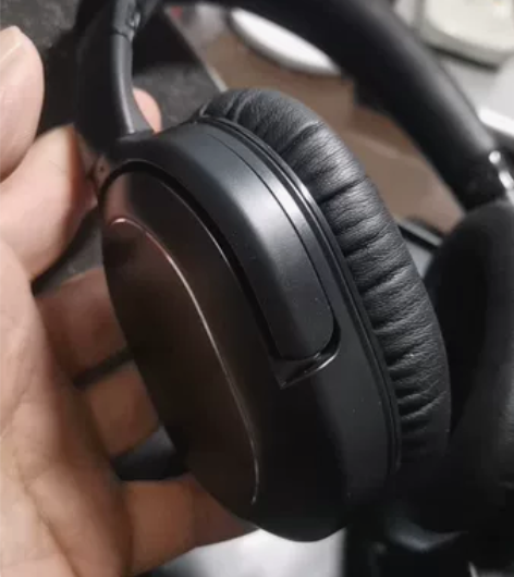 头戴式主动降噪蓝牙耳机，成色9新，仅仅拆开...