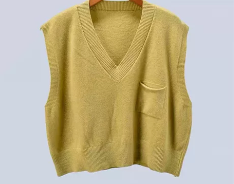 草绿色针织背心#针织背心 颜色好看、柔软舒...