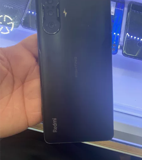 红米k40游戏增强版，8128g内存。有轻...