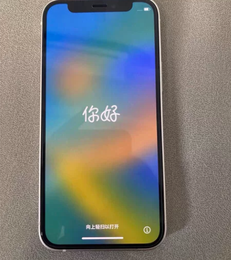 苹果12，白色99新，128g 国行双卡，...