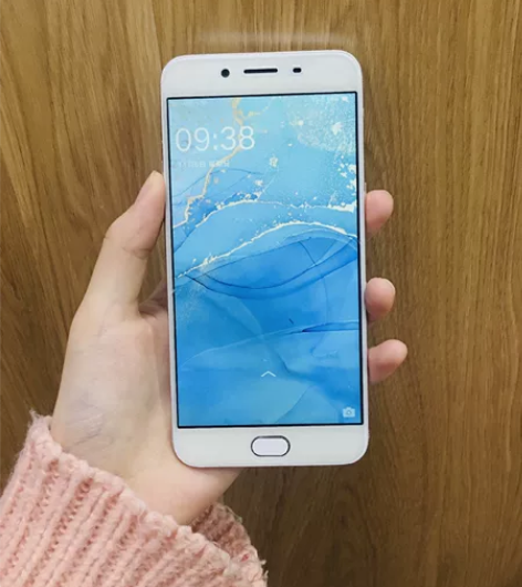 自用的OPPOr9s，还很新 毕竟买回来很...