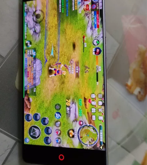 努比亚z11手机，功能正常。打游戏看视频上...