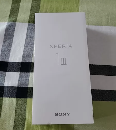 索尼牌Xperia 1三  手机一部，黑色...