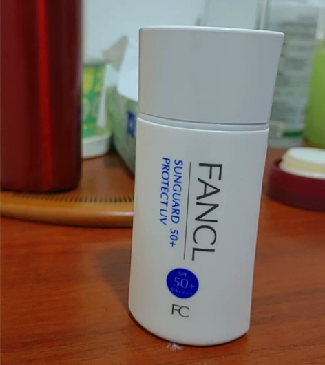 芳珂防晒霜spf50，物理温和防晒，本人敏...