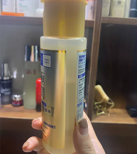 肌研极润化妆水 超级保湿，平时用也可以化妆...