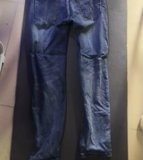 Burberry牛仔裤男 本人172 13...