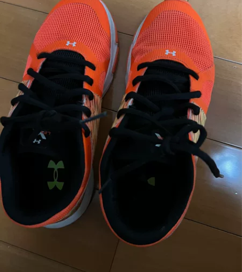 安德玛男大童运动鞋 感兴趣的话点“我想要”...