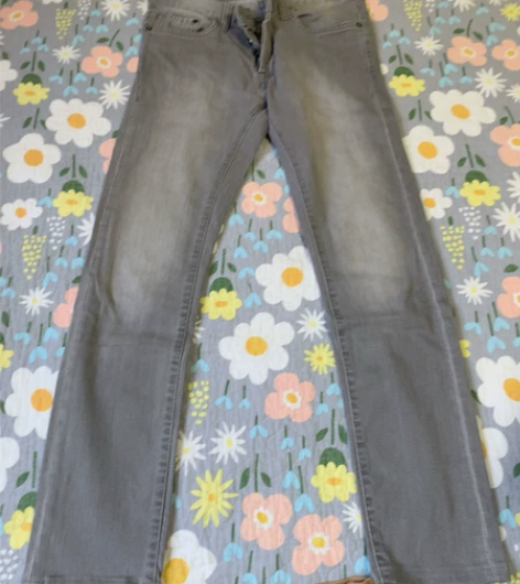 Hm男士牛仔裤，裤边裁过，二手商品不退不换...