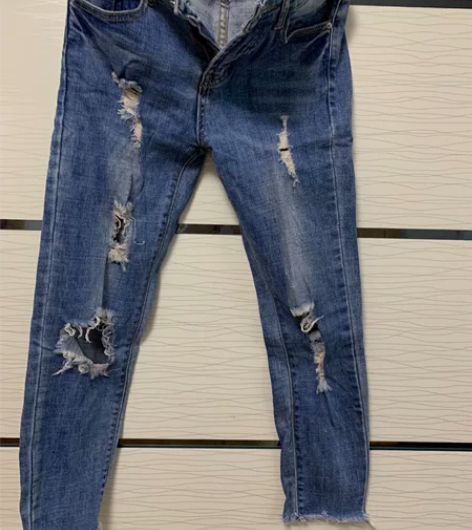 毛边破洞弹力牛仔裤,27码。10元一条,店...