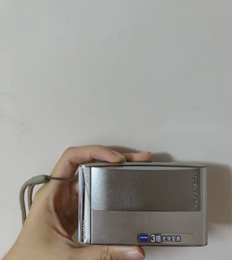 SONY索尼t5相机 有两块电池,没有充电...