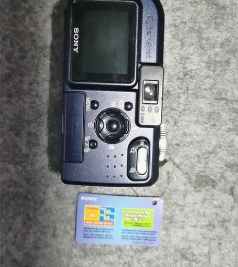 索尼DSC-P10数码相机，500万像素，...