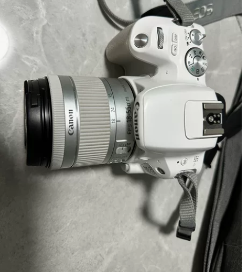 出售佳能200D 18-55mm镜头自用单...