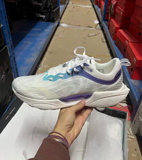 李宁超轻18,尺码大部分都有,轻微发黄,全...