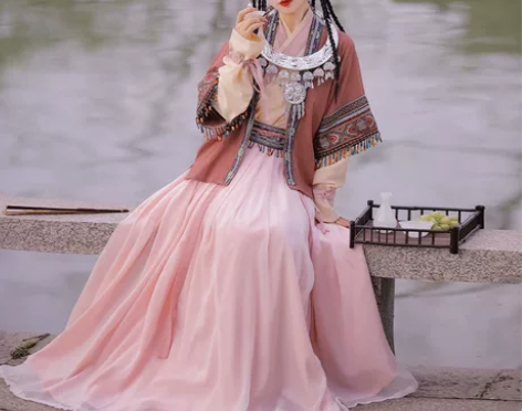 苗疆少女服装正品有吊牌 s码 本人身高16...