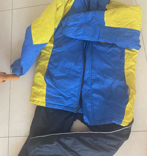 175码冬季学生校服一套,孩子毕业了,不穿...