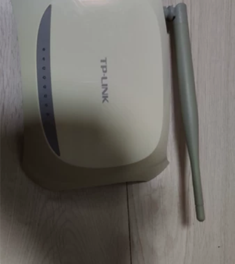 自用路由器可以正常使用带电源和网线，10元...
