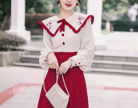 假两件酒红色法式复古娃娃领绣花荷叶边连衣裙...