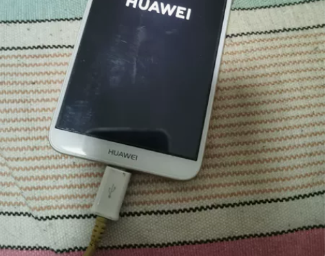 华为畅享7S,4+64手机正常使用,钢化膜...
