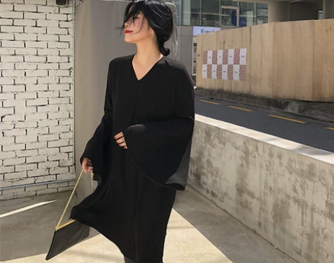 【 早春焕新】暗黑女王~飘逸气质喇叭袖连衣...