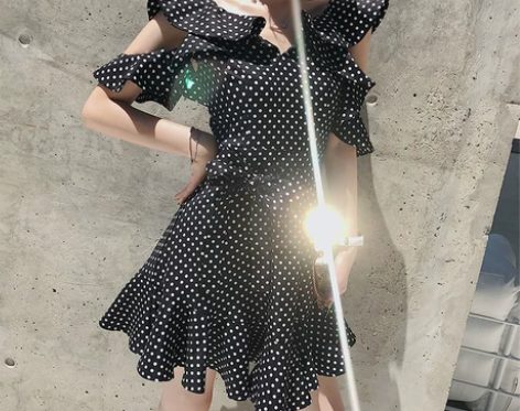 余潇潇2018夏新款荷叶边波点连衣裙女温柔...