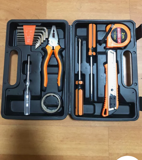 工具箱家用工具套装钳子螺丝刀 几乎全新，3...